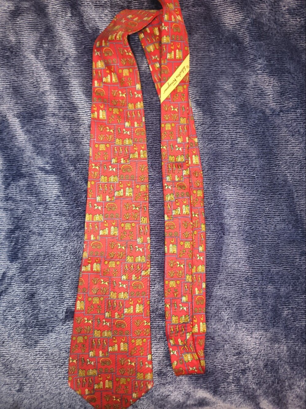 Salvatore Ferragamo Italy Silk Tie – Red Novelty Pattern